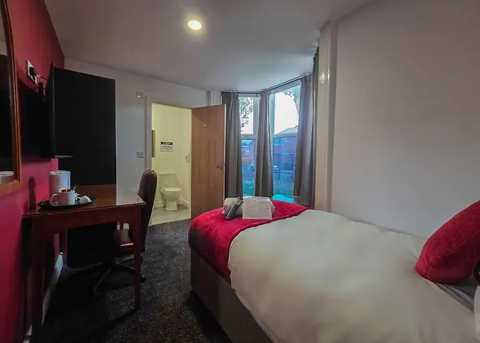 Hullywood Rooms With Shared Kitchen Facilities