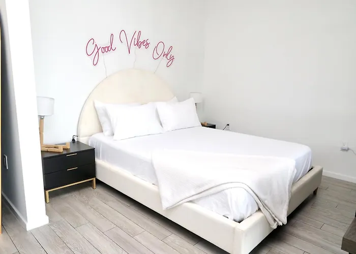 Downtown Luxe Studio