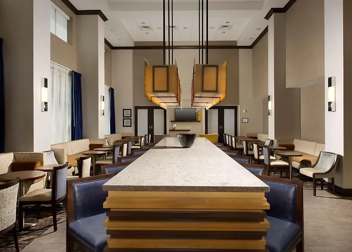 Hampton Inn & Suites Falls Church