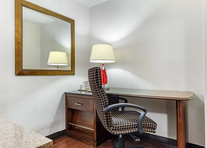 Rose City Inn & Suites