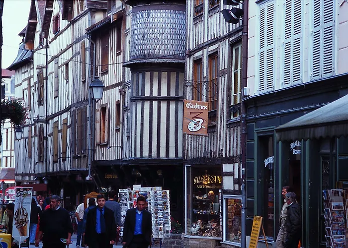 B&B HOTEL Troyes Centre