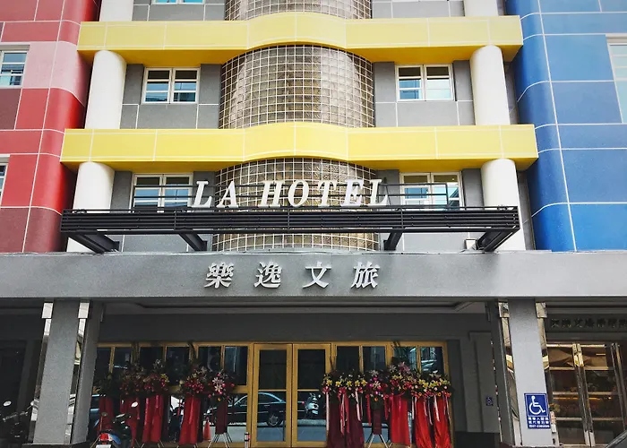 La Hotel-Baseball Theme Hall