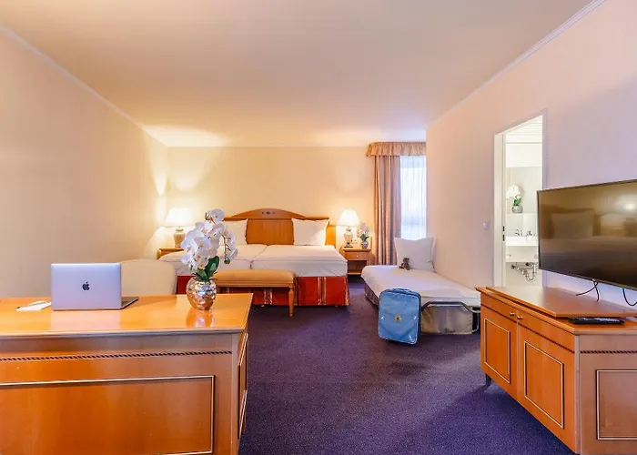 The Q - Quadro City Hotel