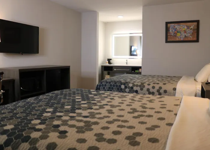Econo Lodge Inn & Suites Southeast