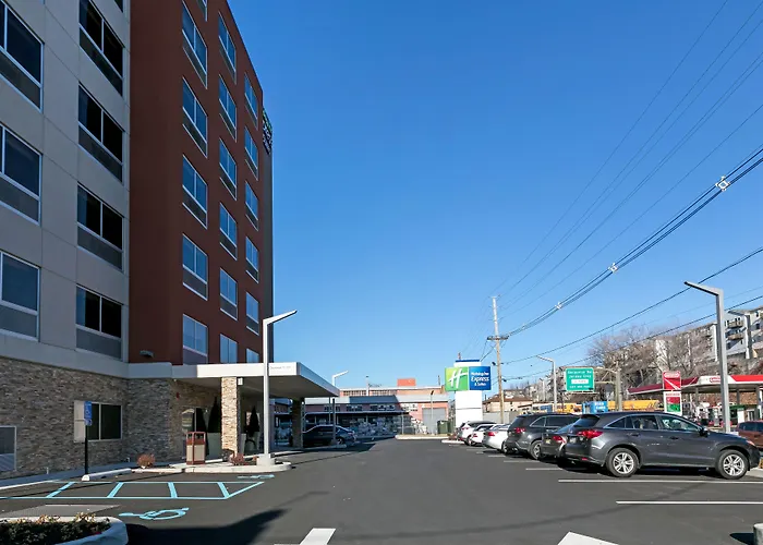 Holiday Inn Express & Suites Jersey City North - Hoboken By Ihg