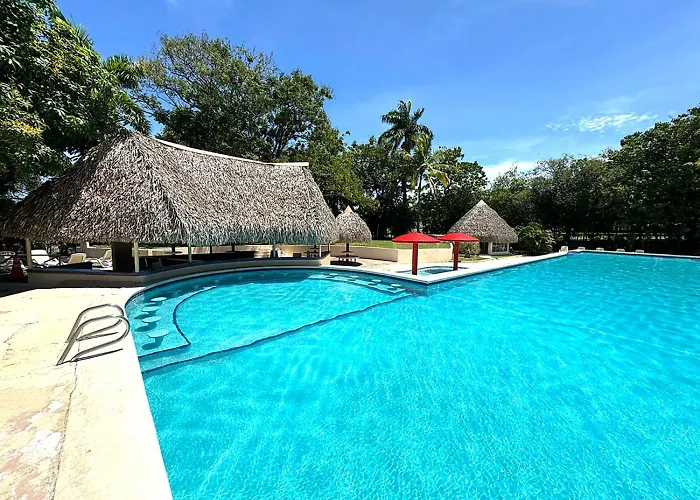 Coronado Luxury Club And Suites,Oasis
