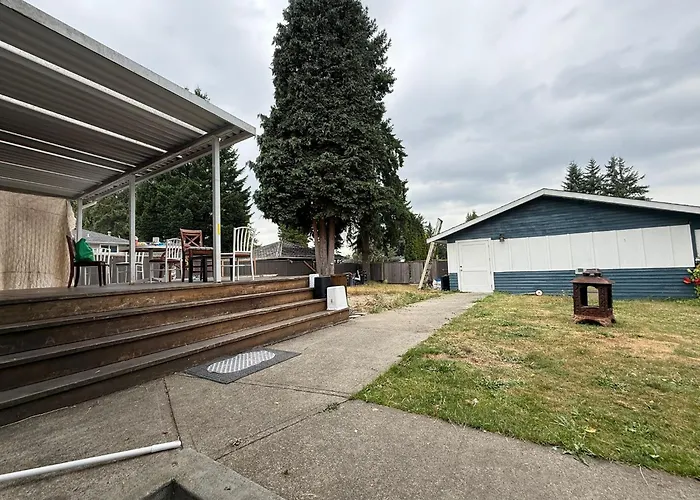 Downtown Central City Cozy Private 2 Bedroom Basement Suite - Independent Entry