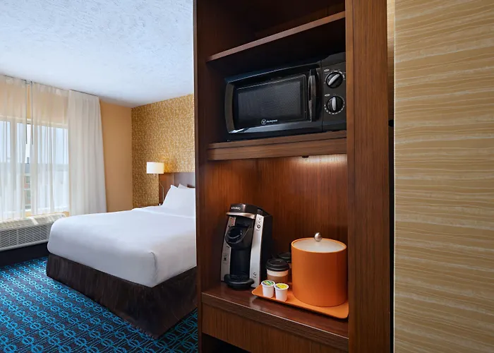 Fairfield Inn & Suites By Marriott Lincoln Airport