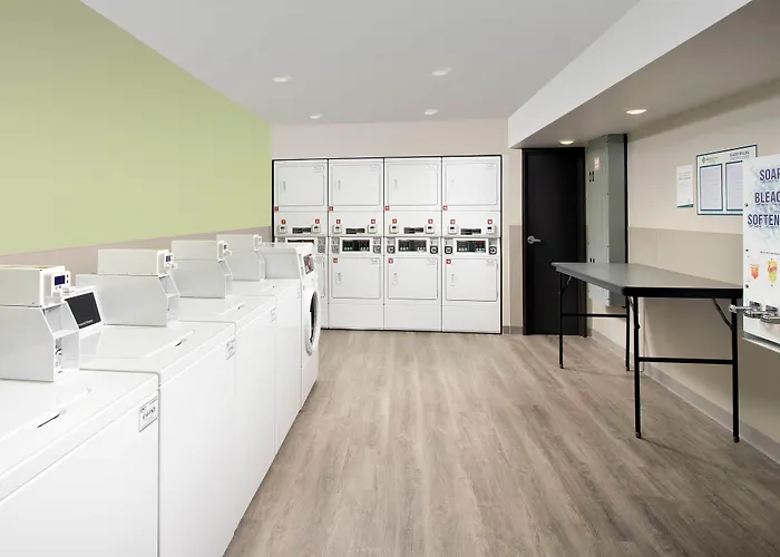 Woodspring Suites Bakersfield East