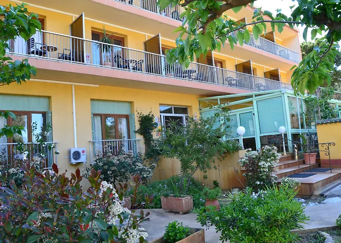 Hotel Cyrnea
