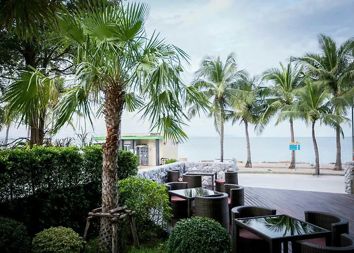 Kalm Bangsaen Hotel