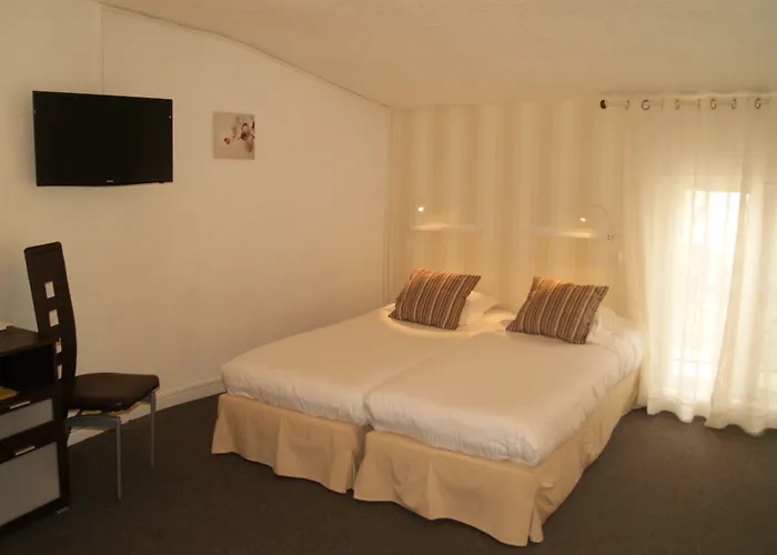 Contact Hotel Les Platanes Villeneuve Sur Lot Centre