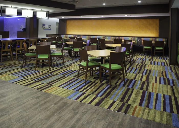 Fairfield Inn & Suites By Marriott Detroit Canton
