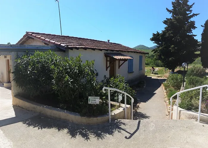 Les Volets Rouges - Hotel Cassis - Situe Dans Le Parc National Des Calanques - Parking Gratuit
