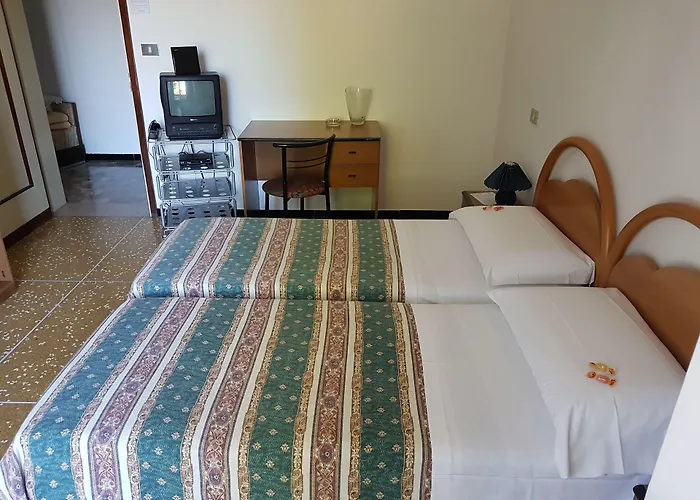 Hotel Triana e Tyche
