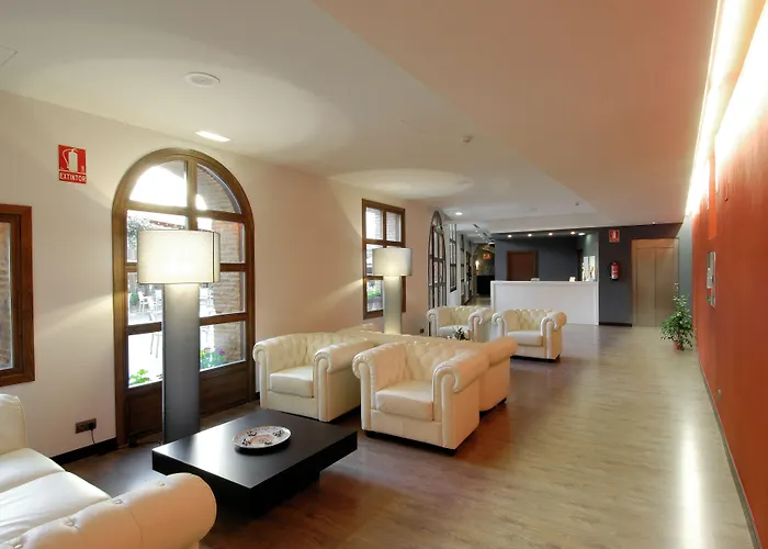 Hotel Cienbalcones
