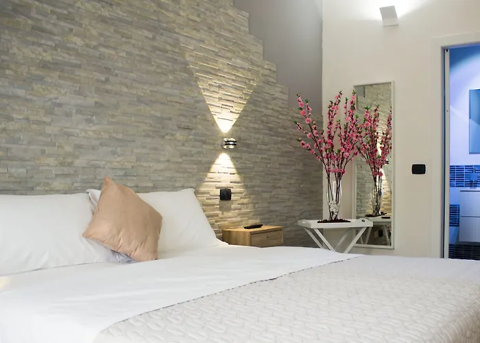 Aurelia Rooms