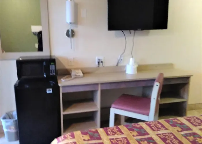 Red Carpet Inn Clarksville In