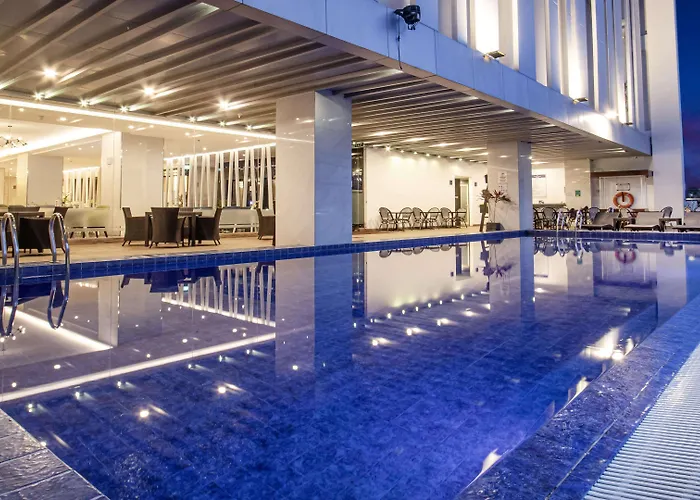 Golden Tulip Essential Makassar