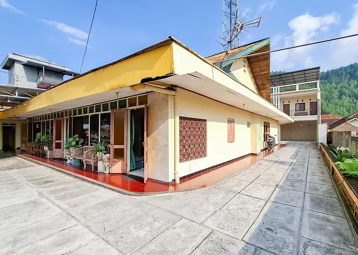 Hotel Muncul Sari Near Bukit Sekipan Tawangmangu Redpartner