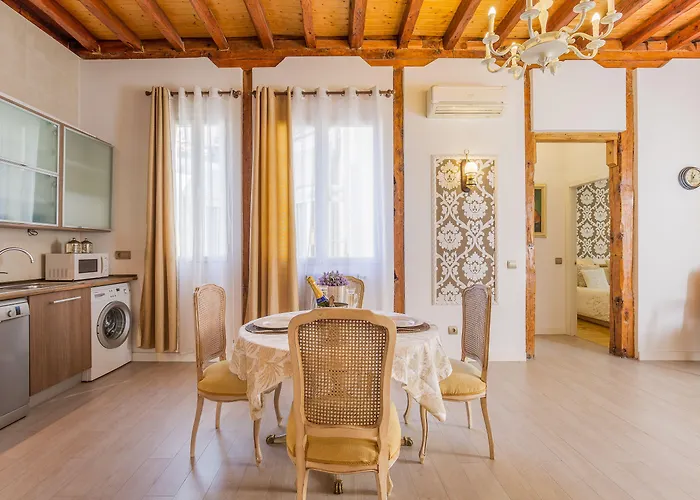 Oriente Palace Apartments