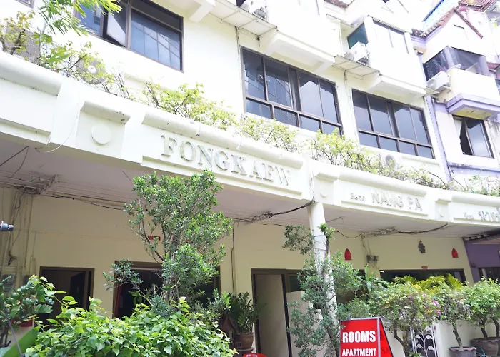 Fong Kaew And Baan Nang Fa Guesthouse