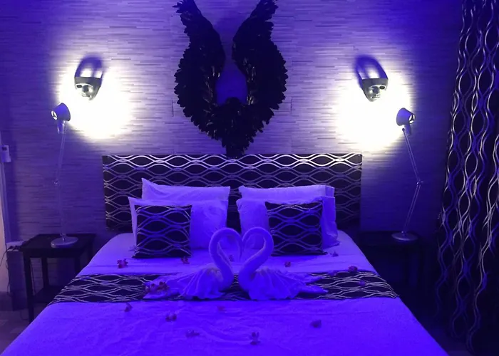 Fong Kaew And Baan Nang Fa Guesthouse