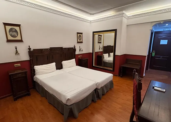 Hotel El Cisne - Parking Exterior Gratuito
