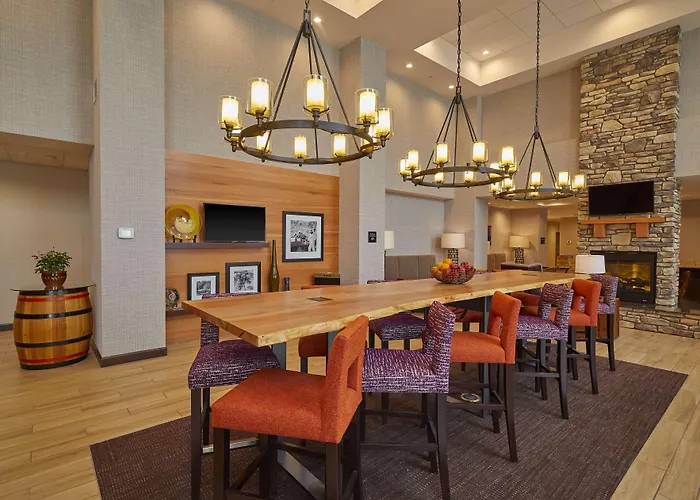 Hampton Inn & Suites Roseburg