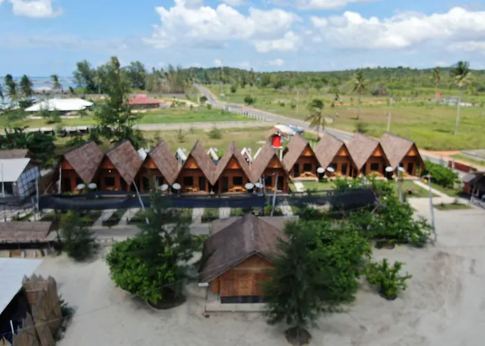 Madu Tiga Beach & Resort