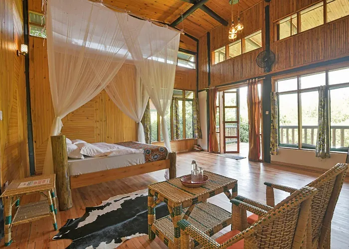 Enshama Game Lodge And Campsite