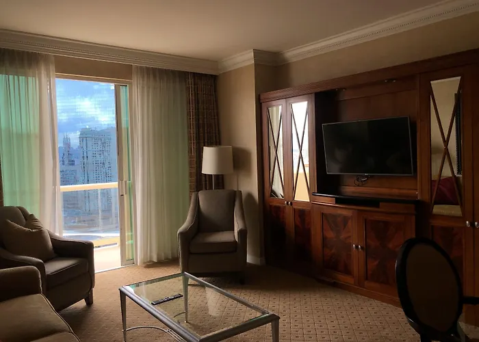True 1Br Balcony Suite With Strip View At Mgm Signature