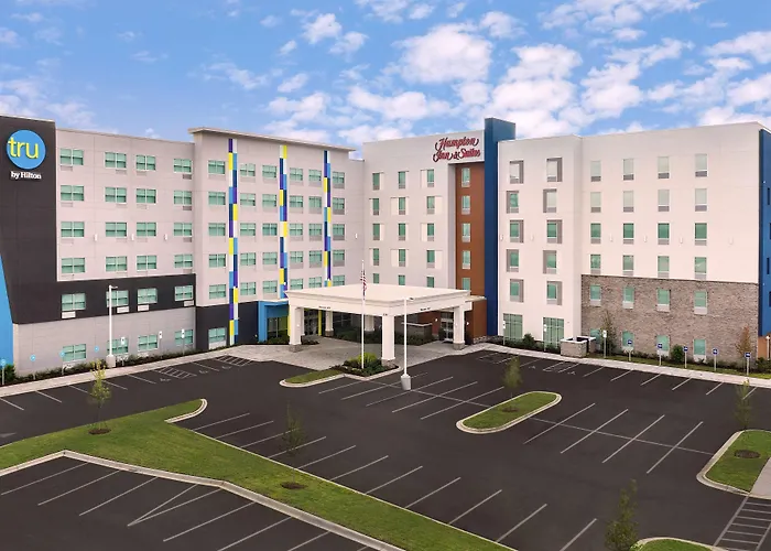 Hampton Inn & Suites Charlotte Airport Lake Pointe