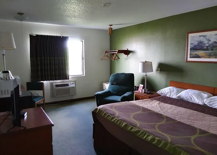 Amerihost Inn & Suites