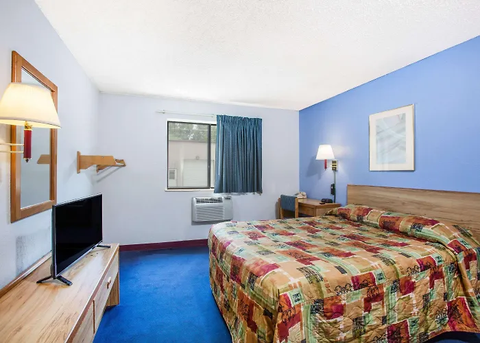 Super 8 By Wyndham Hot Springs