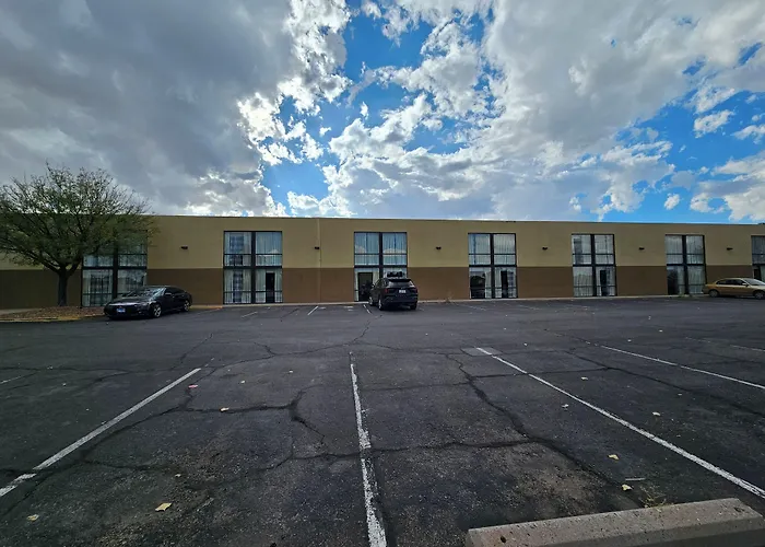 Clarion Inn & Suites Roswell