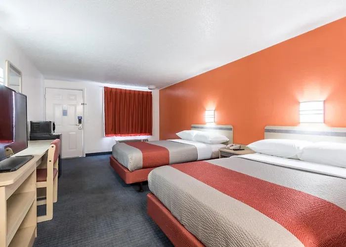 Travelodge By Wyndham Lansing