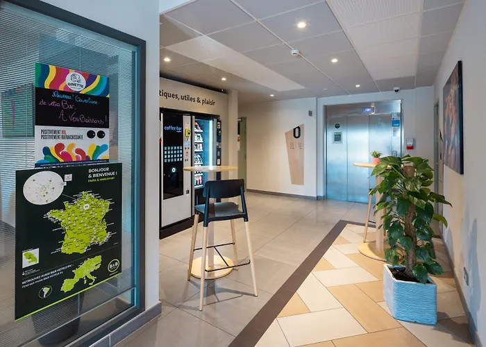 B&B HOTEL Troyes Magasins d'usine