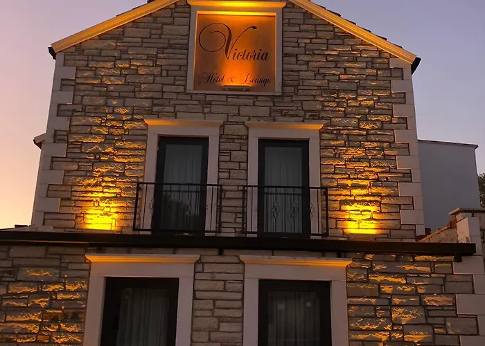 Victoria Hotel And Lounge