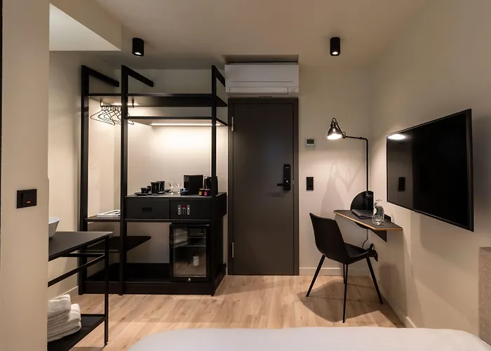 The Adams - Self Check In Hotel