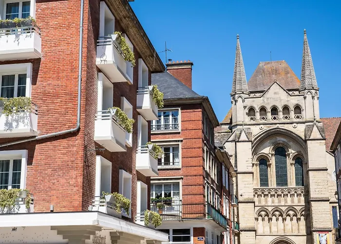 BRIT HOTEL PRIVILEGE LISIEUX - La Villa des Arts