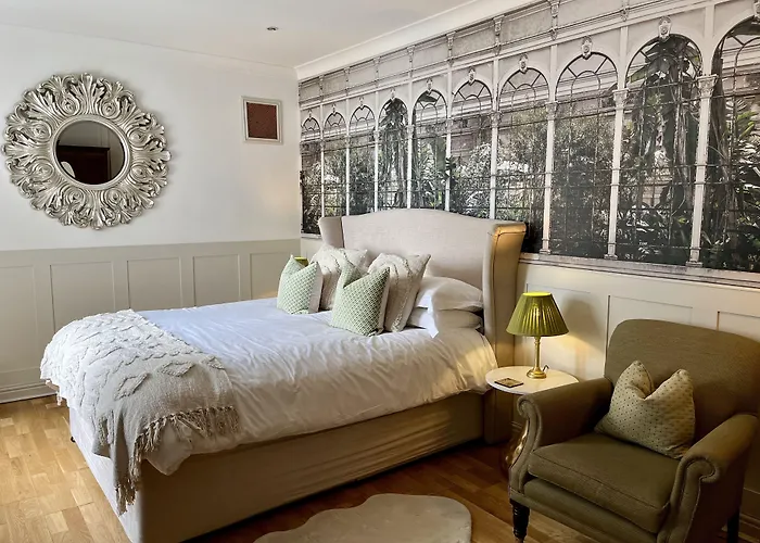 Burleigh Court Hotel