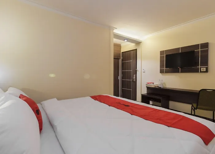 Reddoorz Plus At Boulevard Panakkukang Makassar