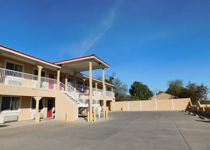 Eagle Pass Inn