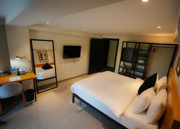 The Avenue Hotel