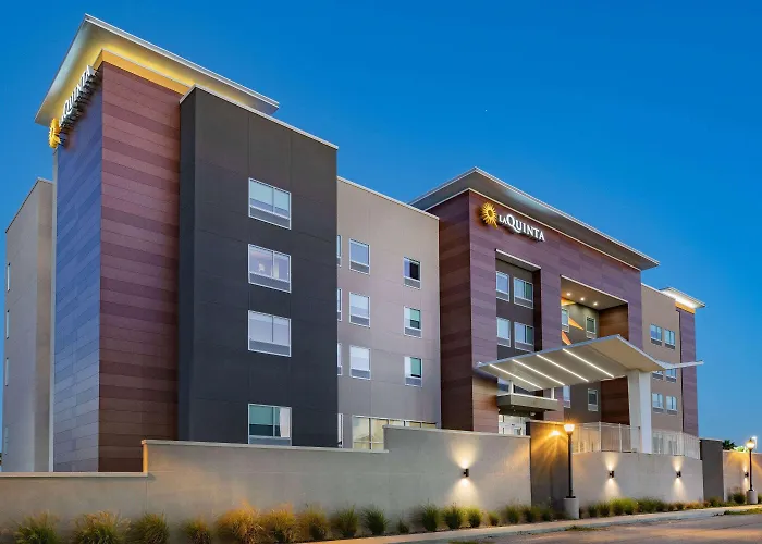 La Quinta Inn & Suites By Wyndham Galveston North At I-45