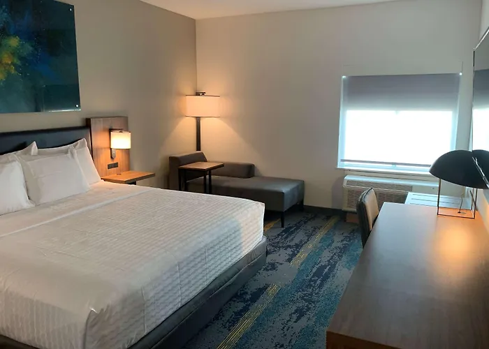 La Quinta Inn & Suites By Wyndham Galveston North At I-45