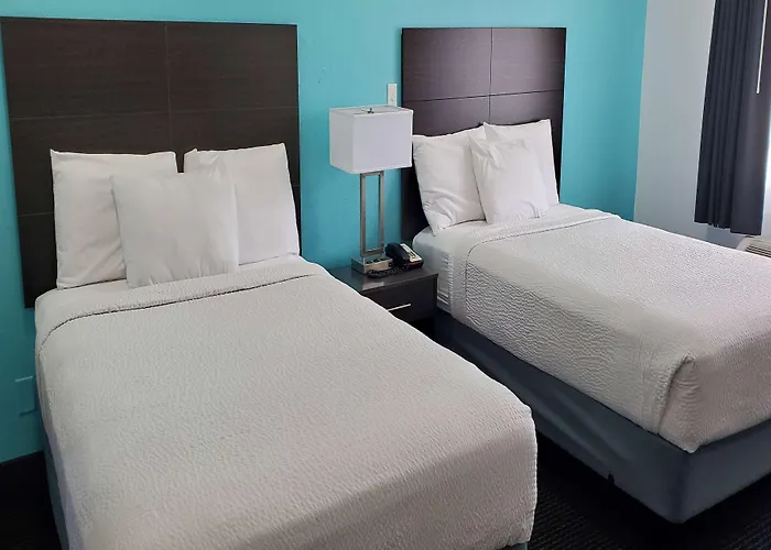 Travelodge By Wyndham Livonia Canton Novi Detroit Area