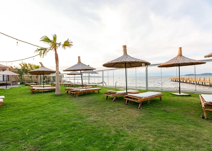 Anda Beach Bistro & Rooms