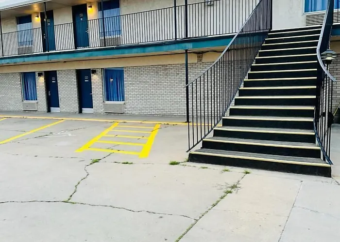 Travel Inn & Suites